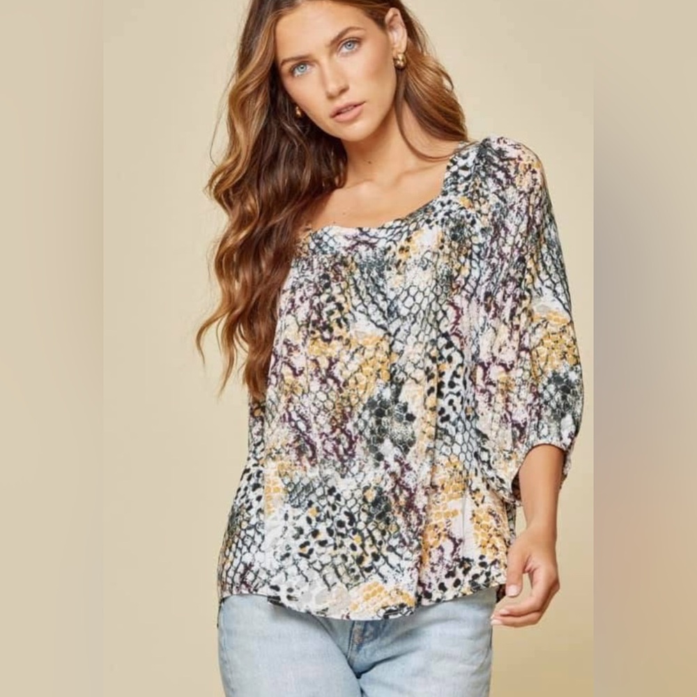 Savanna Jane Size Large snake print ballon sleeve top